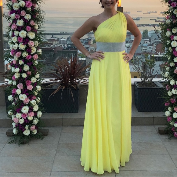 Princess One-Shoulder floor-length chiffon dress - Picture 4 of 7